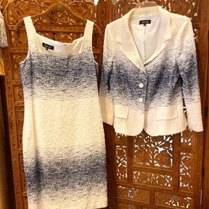 TERI JON SIZE 12  boucle knit dress with jacket . White and  navy blue .